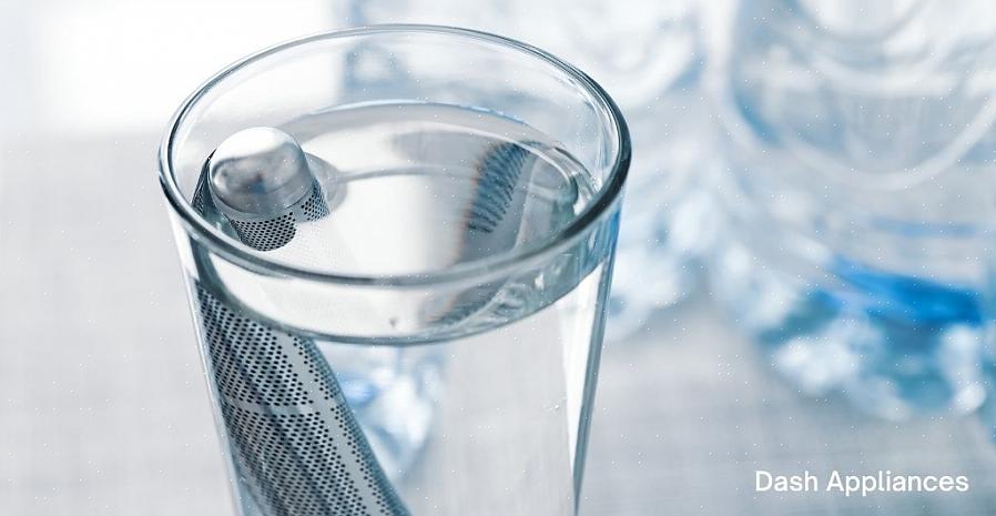 למד על היתרונות המגובים במדע של שתיית מים אלקליין