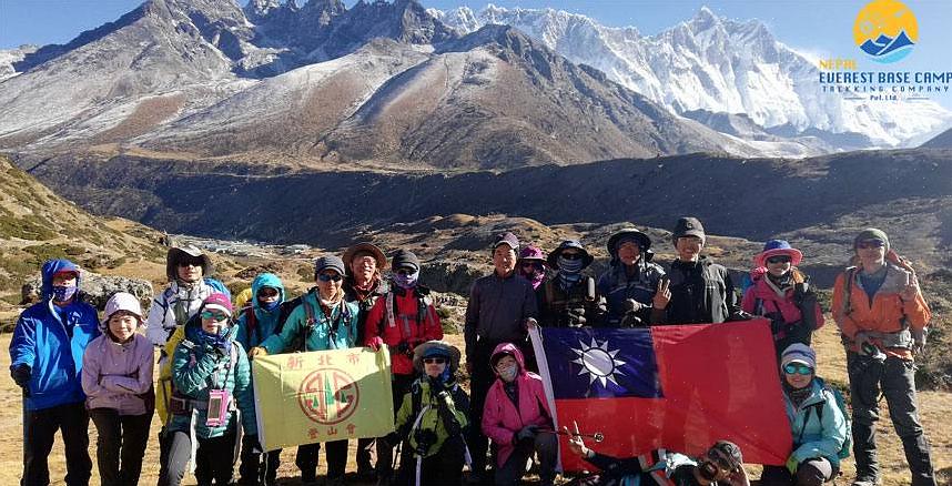 אתה יכול לתרגל טרקים על ידי מעקב אחר שבילים מבוססים שאתה יכול למצוא על הרבה הרים