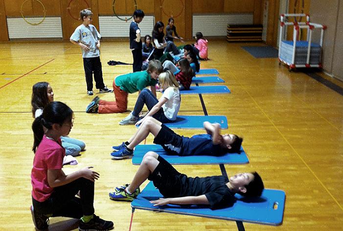 קרא את המאמר הזה כדי ללמוד את הטכניקה הנכונה ולהפיק את המרב מביצוע כפיפות בטן