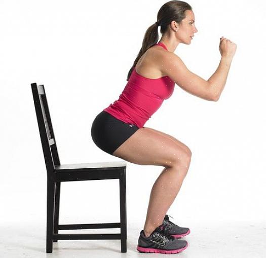 אתה יכול לעשות תרגילים לפציעות ברכיים שלך בבית או אפילו בהפסקה בעבודה