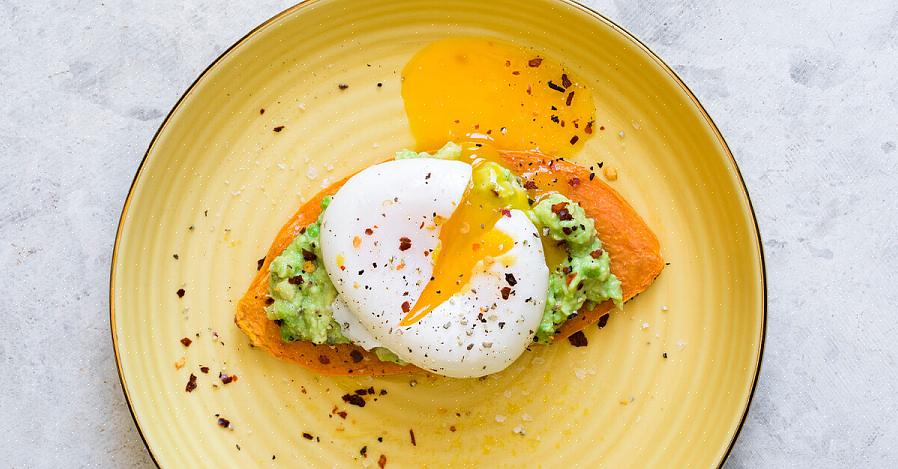 אילו מזונות וחומרים מזינים עליך לכלול בתזונה שלך כדי לעזור לך בהתאוששות השרירים לאחר פעילות גופנית