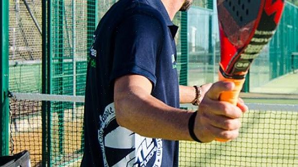 ישנן דרכים שונות לאחוז במחבט פאדל והידיעה עליהן מאפשרת לנו לשחק במלוא הפוטנציאל שלנו