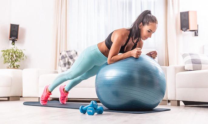 הכנו רשימה של תרגילי הכדור המתאימים ביותר שתוכל לעשות בבית