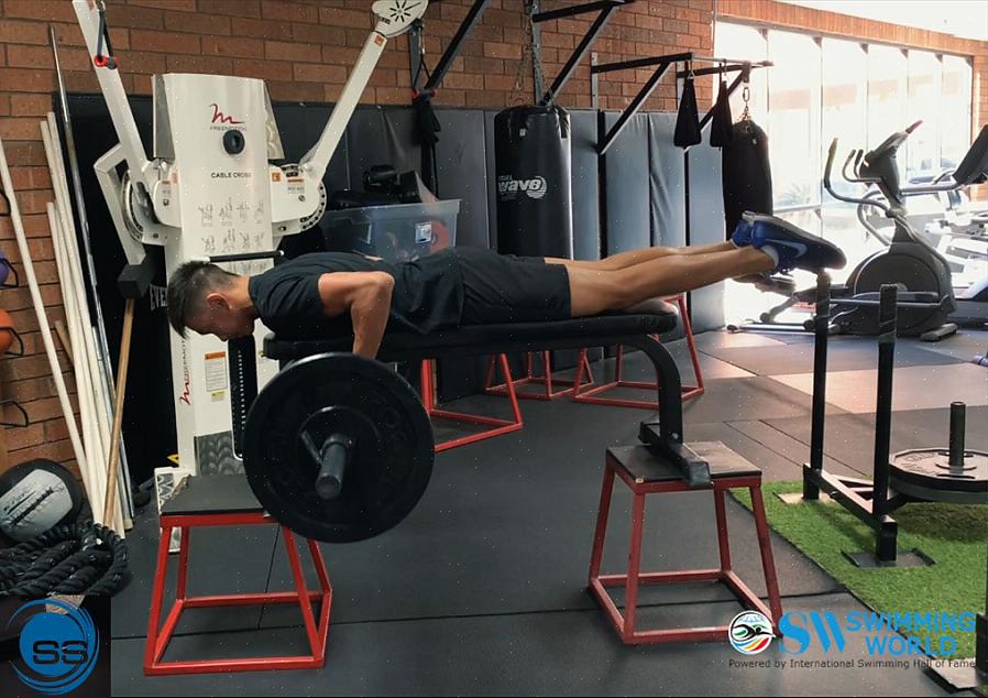 זהו אימון כוח לאימון שחייה שעובד גם על סיבולת